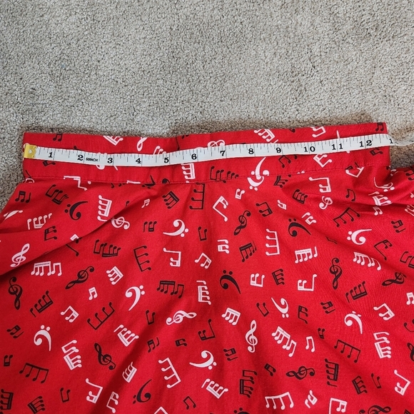 Red Circle Skirt Music Notes Size S Jazz Band Blues Artsy Singer Songwriter - Picture 5 of 10